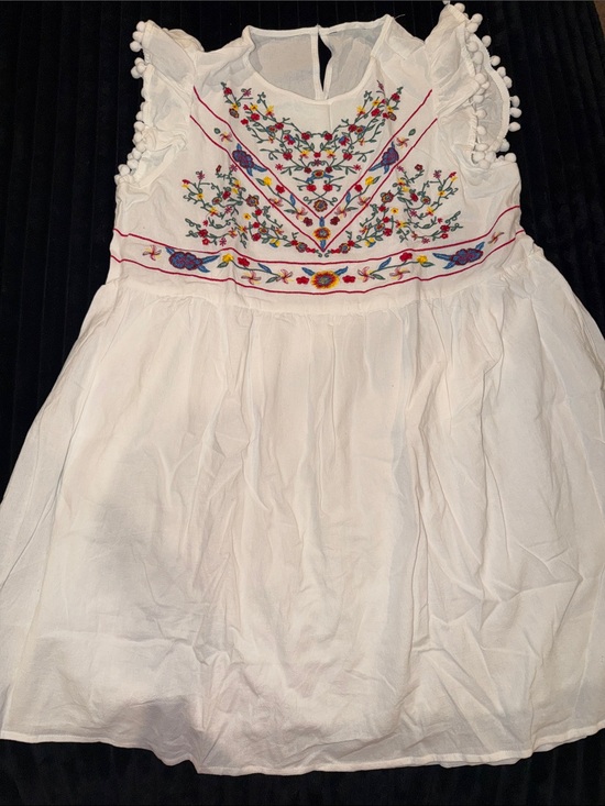 Dresses & Skirts - NEW Floral Embroidered White Dress